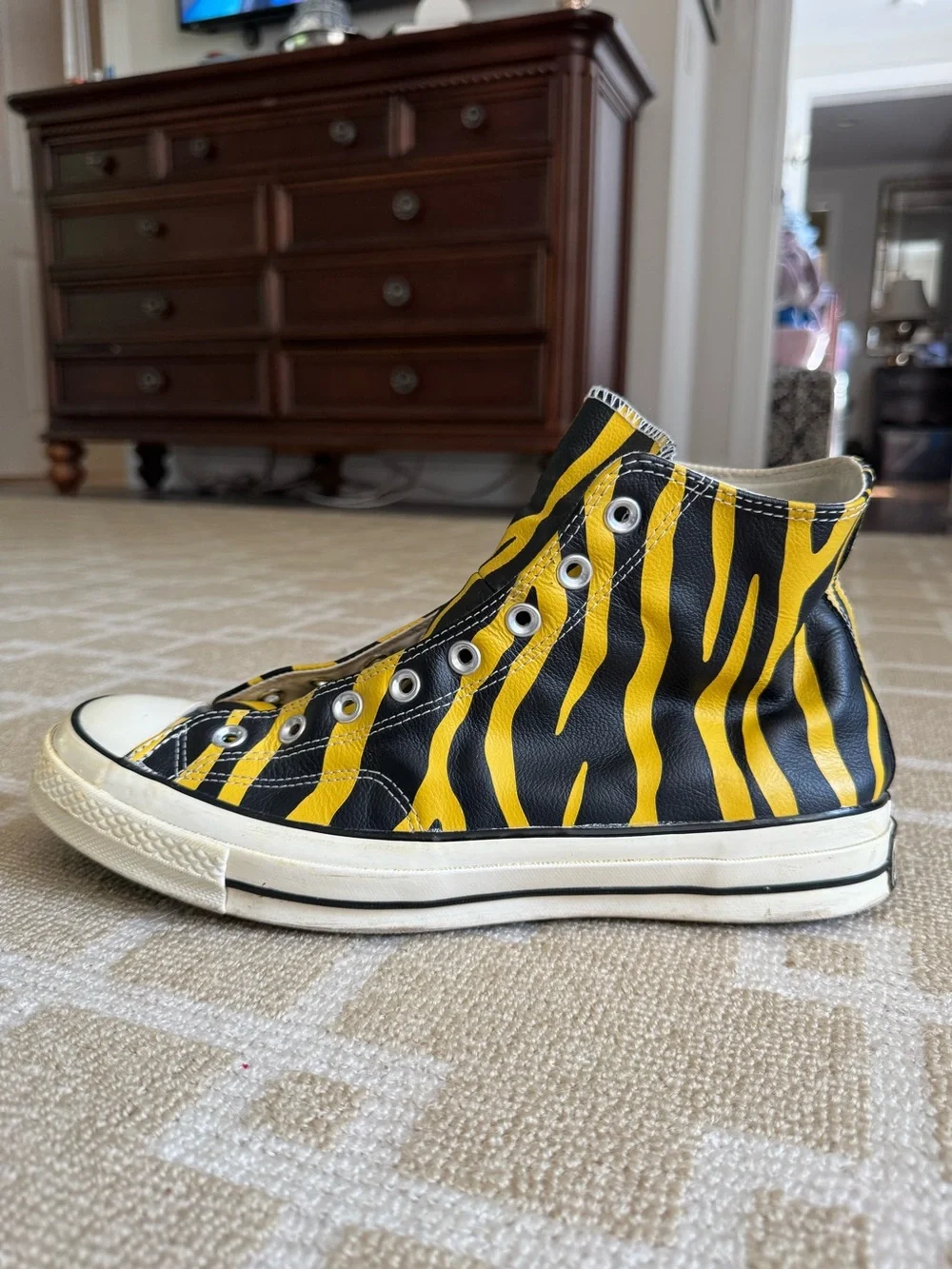 Converse Chuck Taylor Tiger Stripe Leather High Top Sneakers Streetwear Men’s 11 - Picture 3 of 14